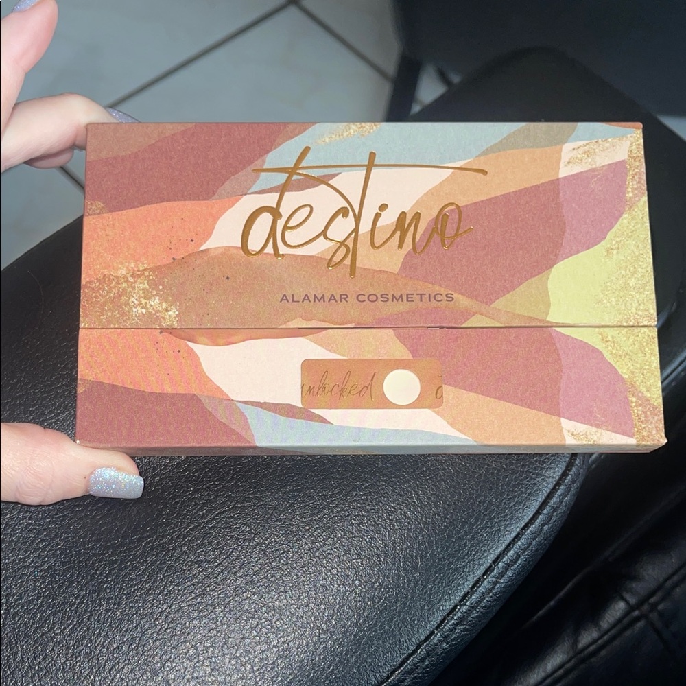 Alamar Cosmetics Destino Eyeshadow Palette - Multicolor